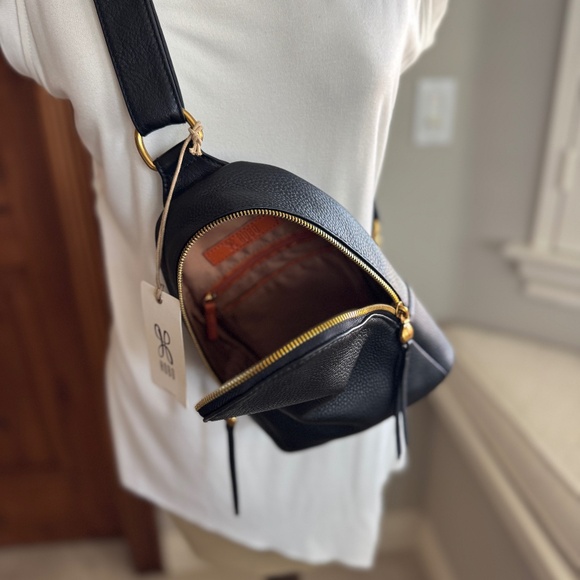 Fern Sling HOBO Black Pebble 100% Leather Crossbody w/Brass Hardware Adjustable - Picture 6 of 9